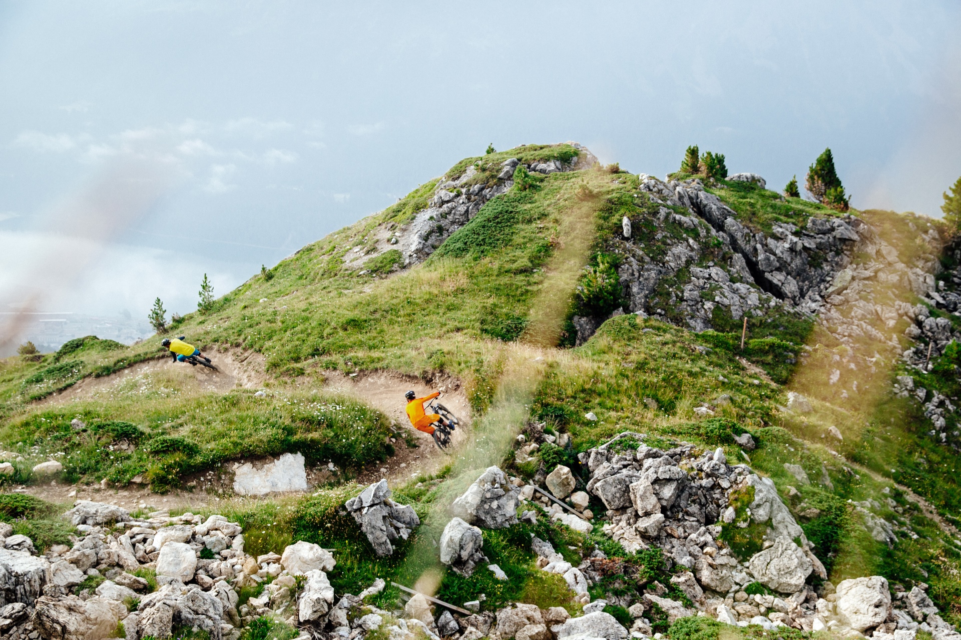 Mountainbiker auf dem Olimpia Trail Corviglia bei St. Moritz